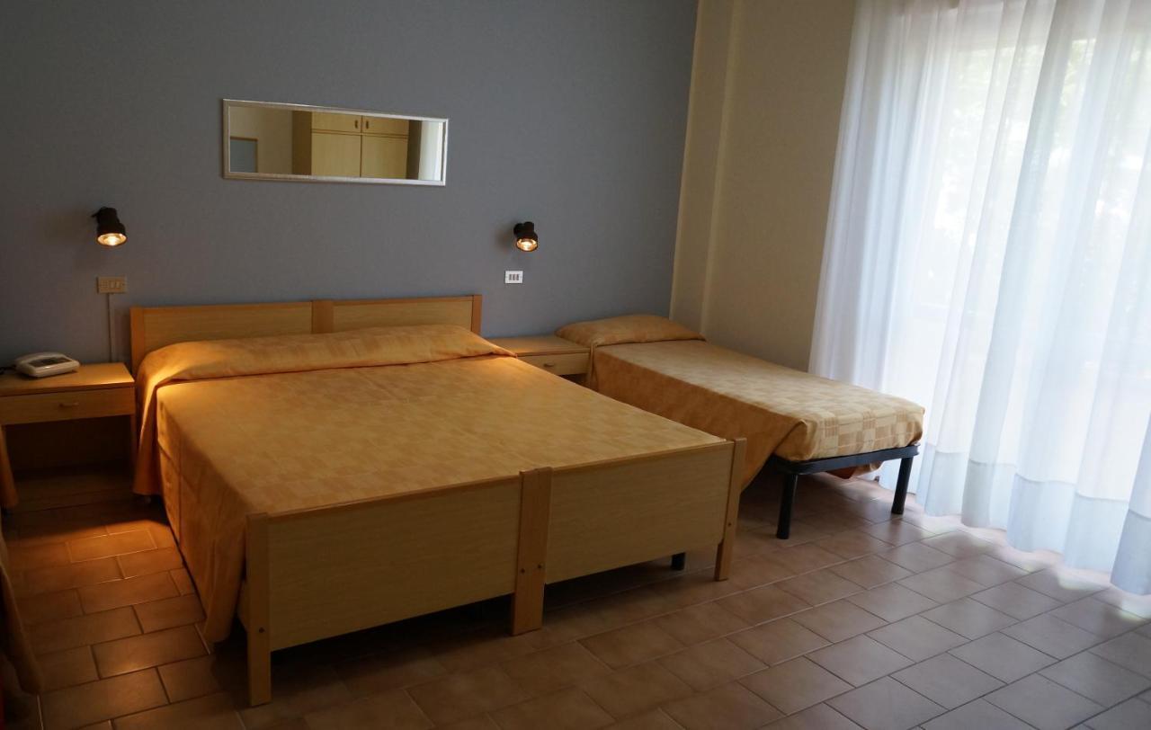 Hotel Quattropalme Tortoreto Bagian luar foto