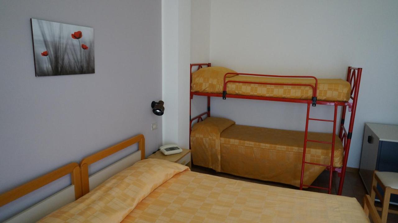 Hotel Quattropalme Tortoreto Bagian luar foto