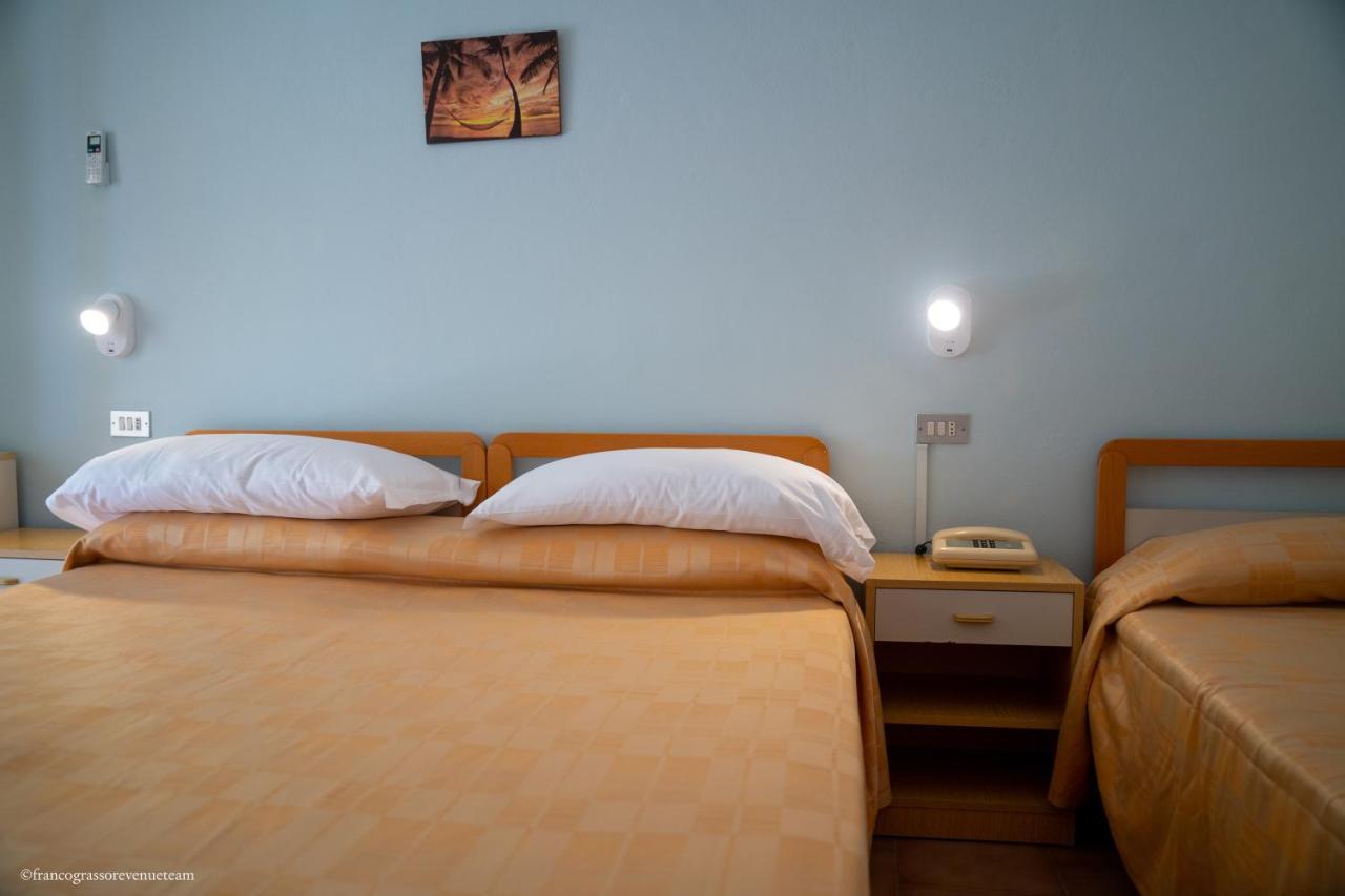 Hotel Quattropalme Tortoreto Bagian luar foto