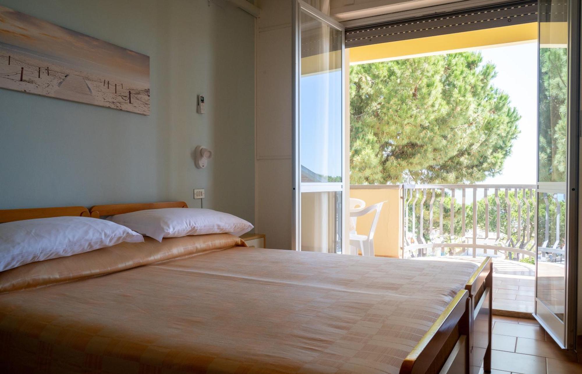 Hotel Quattropalme Tortoreto Bagian luar foto