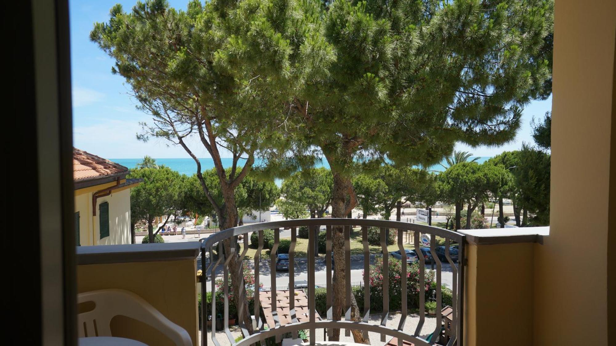 Hotel Quattropalme Tortoreto Bagian luar foto