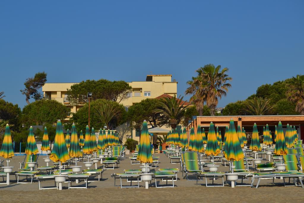 Hotel Quattropalme Tortoreto Bagian luar foto