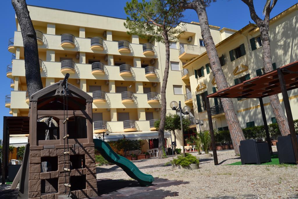 Hotel Quattropalme Tortoreto Bagian luar foto